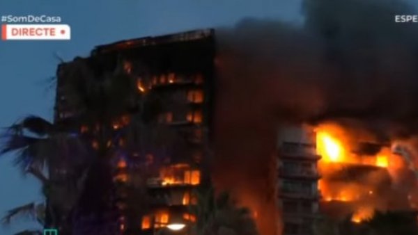 Incendiu violent în două imobile rezidențile din Valencia | VIDEO