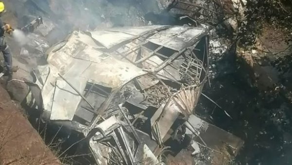 AFRICA DE SUD: 45 de morți după căderea unui autobuz într-o râpă