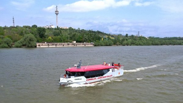 GALAȚI: Navă pentru plimbări de agrement pe Dunăre, lansată la apă