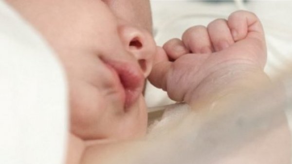 PLOIEȘTI: Bătută crunt de mama sa, o fetiță de 2 luni a fost spitalizată
