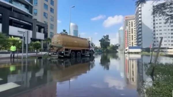 Traficul rămâne perturbat pe aeroportul din Dubai după inundațiile istorice