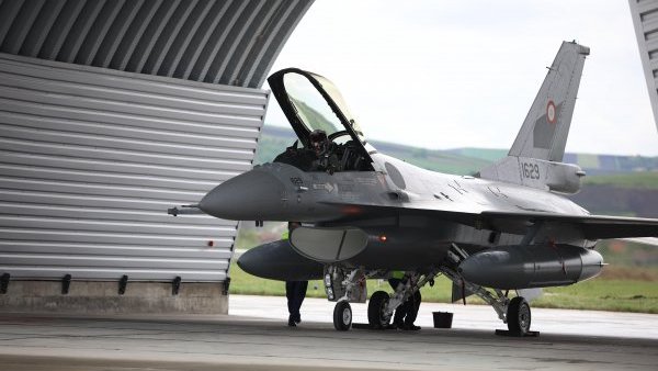 Trei avioane F-16 cumpărate de România au ajuns la Câmpia Turzii