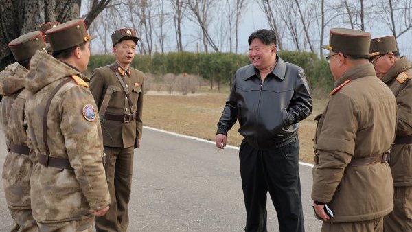Coreea de Nord: O simulare de contraatac nuclear, supervizată de Kim Jong Un