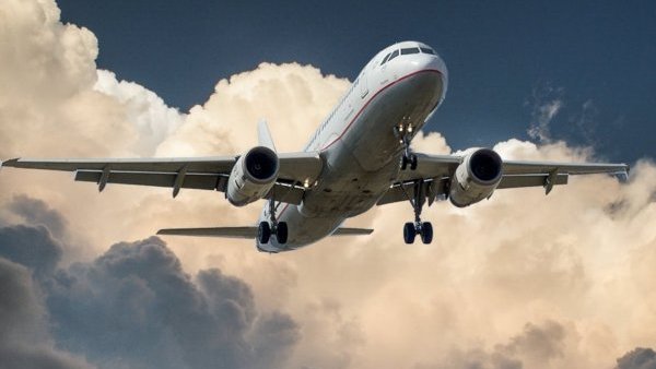 Zborurile din toată Europa, perturbate de o grevă a controlorilor de trafic aerian din Franţa