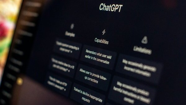 ChatGPT, dat în judecată în Austria. Programul AI, acuzat că face greșeli și că nu le poate corecta