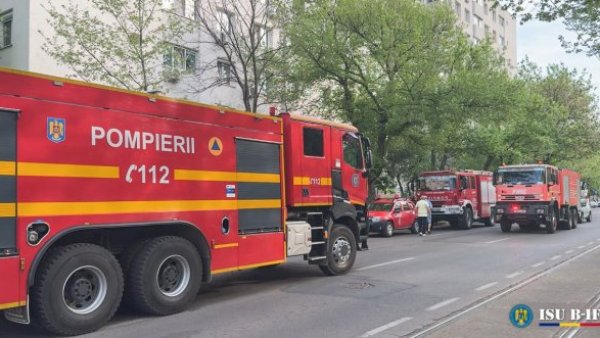 București: Incendiu la două case din Sectorul 2