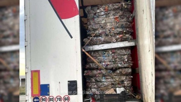 ARAD: Automarfare pline cu deșeuri aduse din Europa, blocate la intrarea în țară
